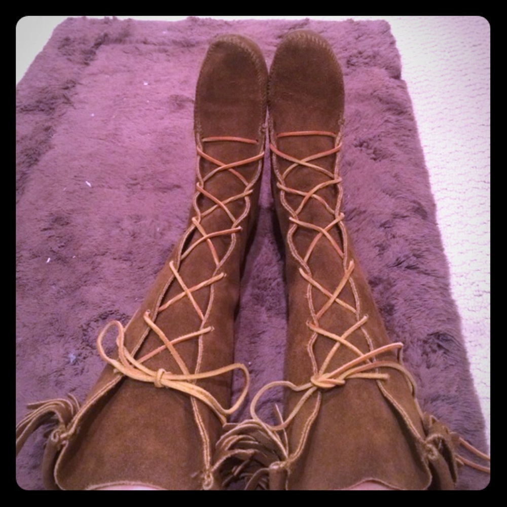 *SOLD* Minnetonka Leather Lace Up Boots